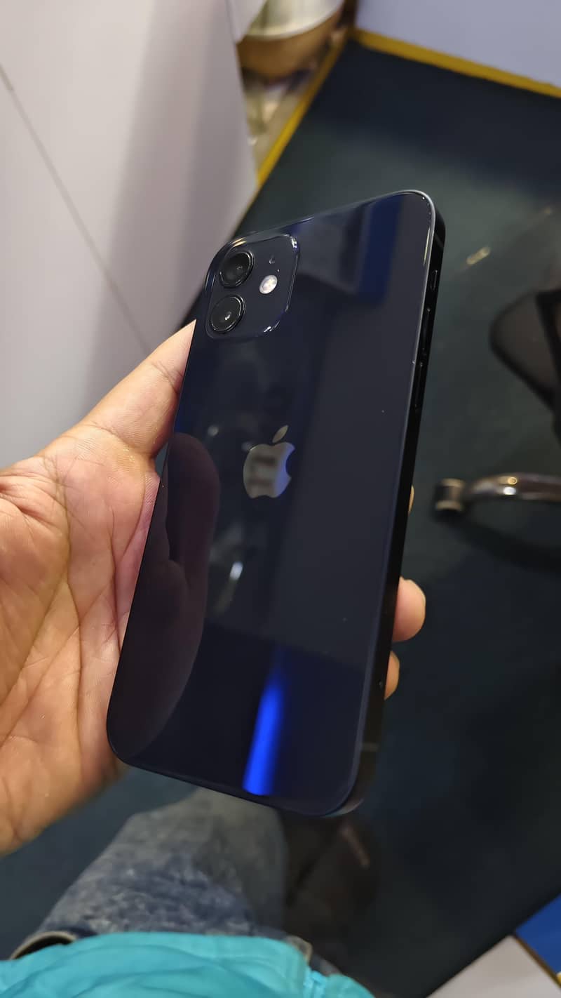 Apple iPhone 12 4
