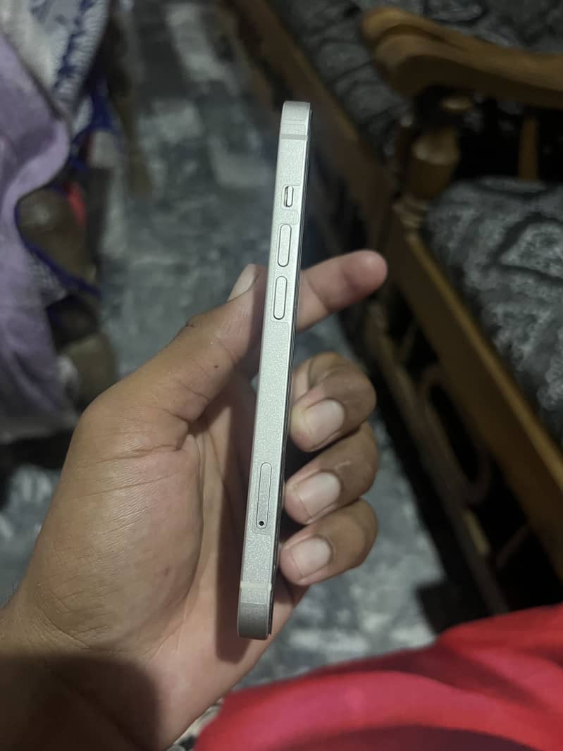 Apple iPhone 13 1