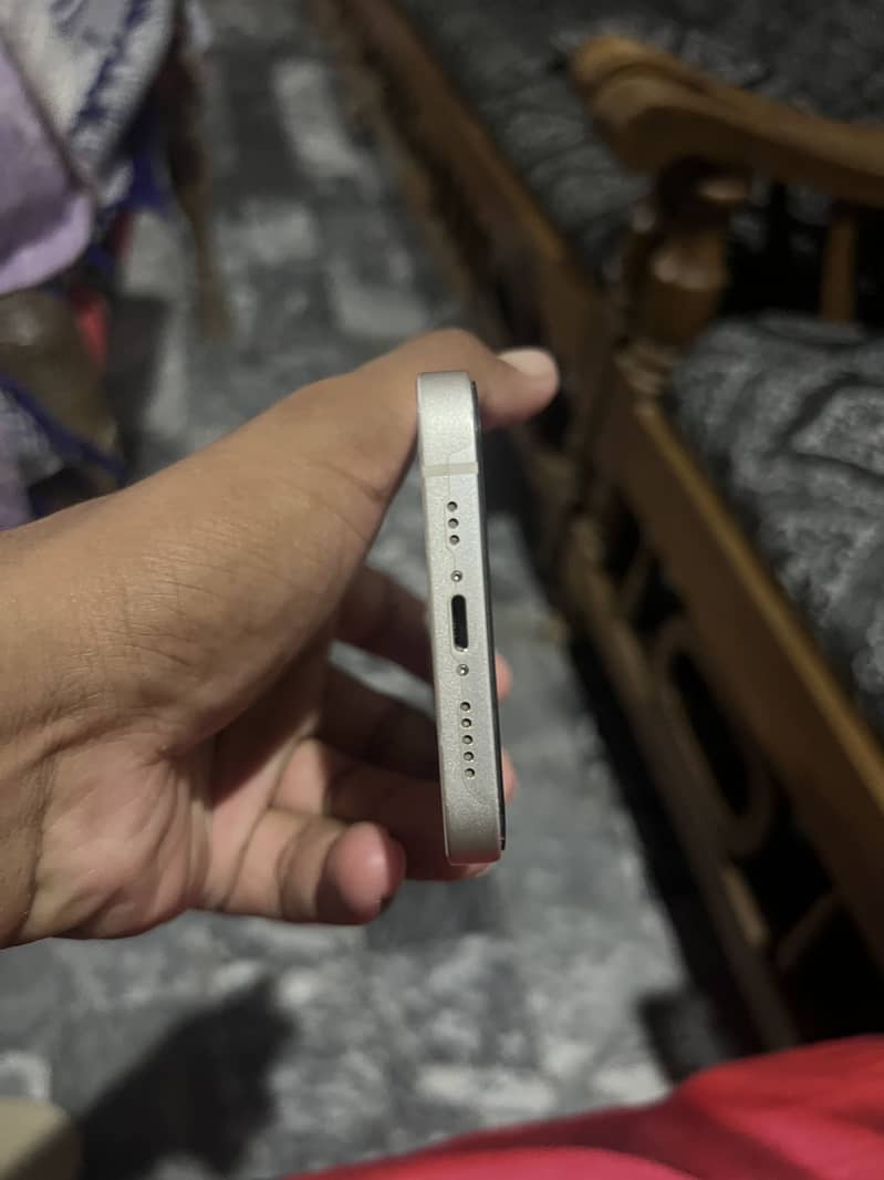 Apple iPhone 13 2