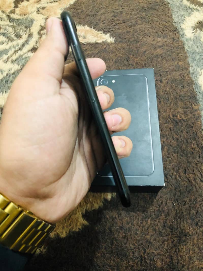 Apple iPhone 7 1