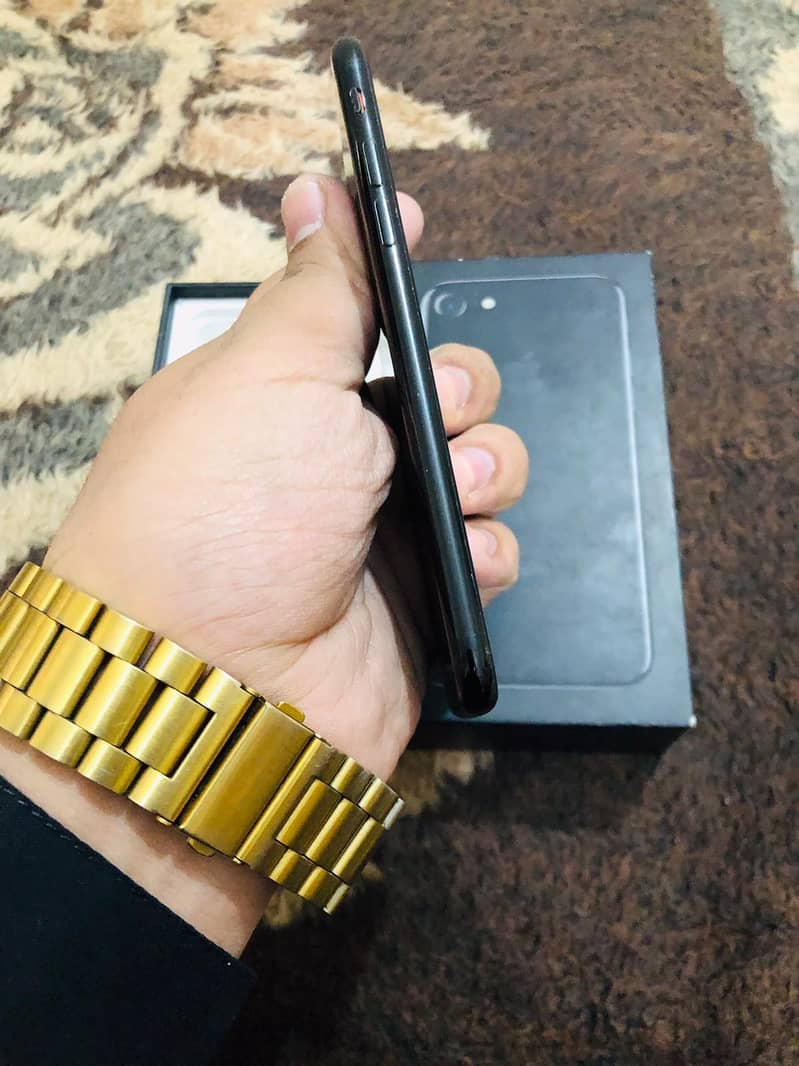 Apple iPhone 7 2