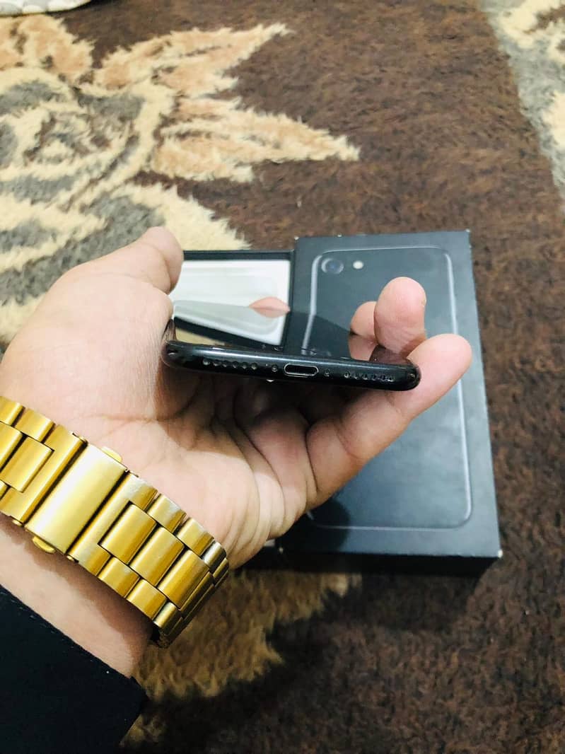 Apple iPhone 7 3