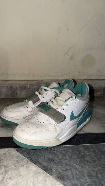 Nike Air Jordan Legacy 312 Low (Thrifted)