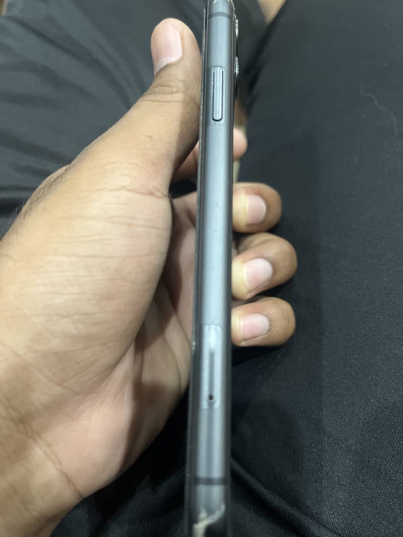 Apple iPhone 11 3