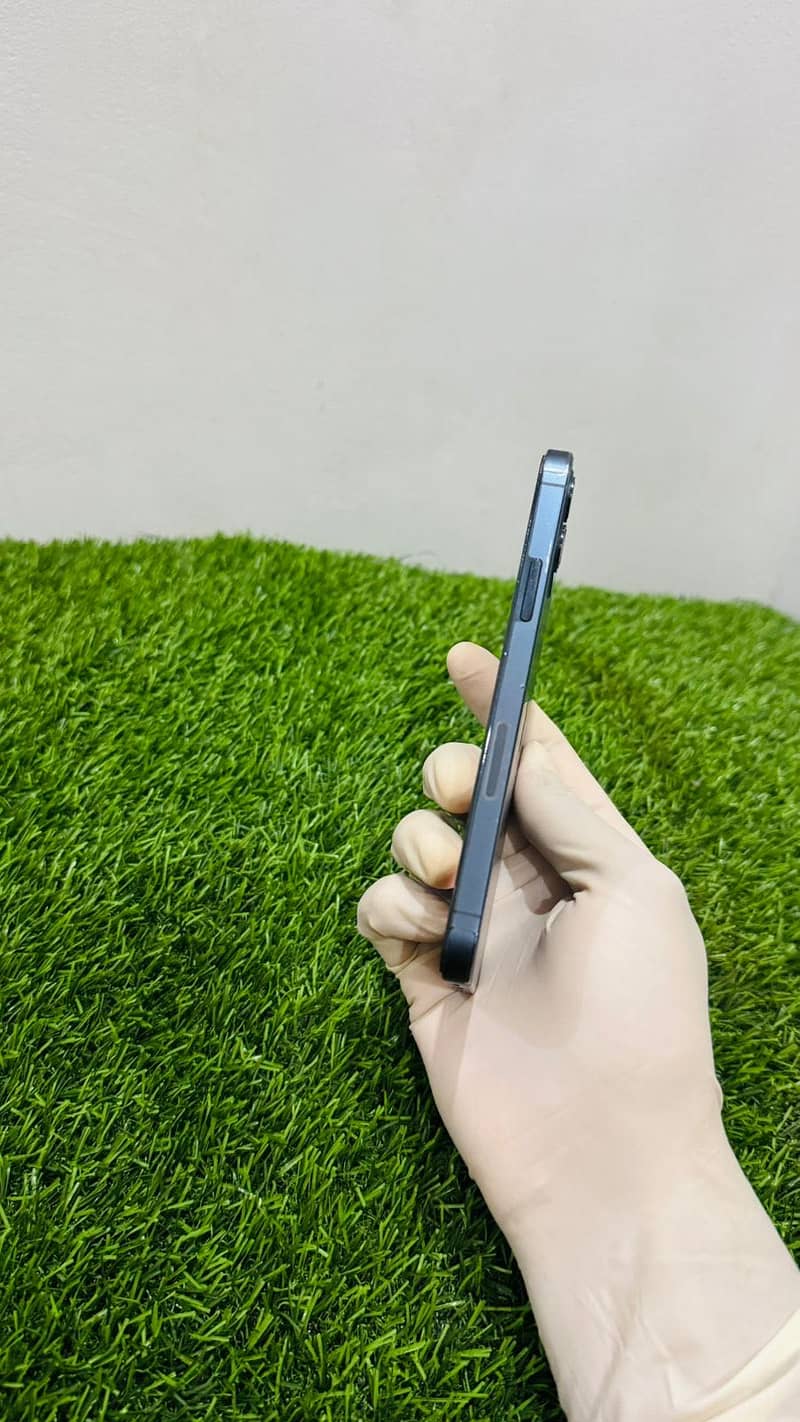 Apple iPhone 12 Pro 3