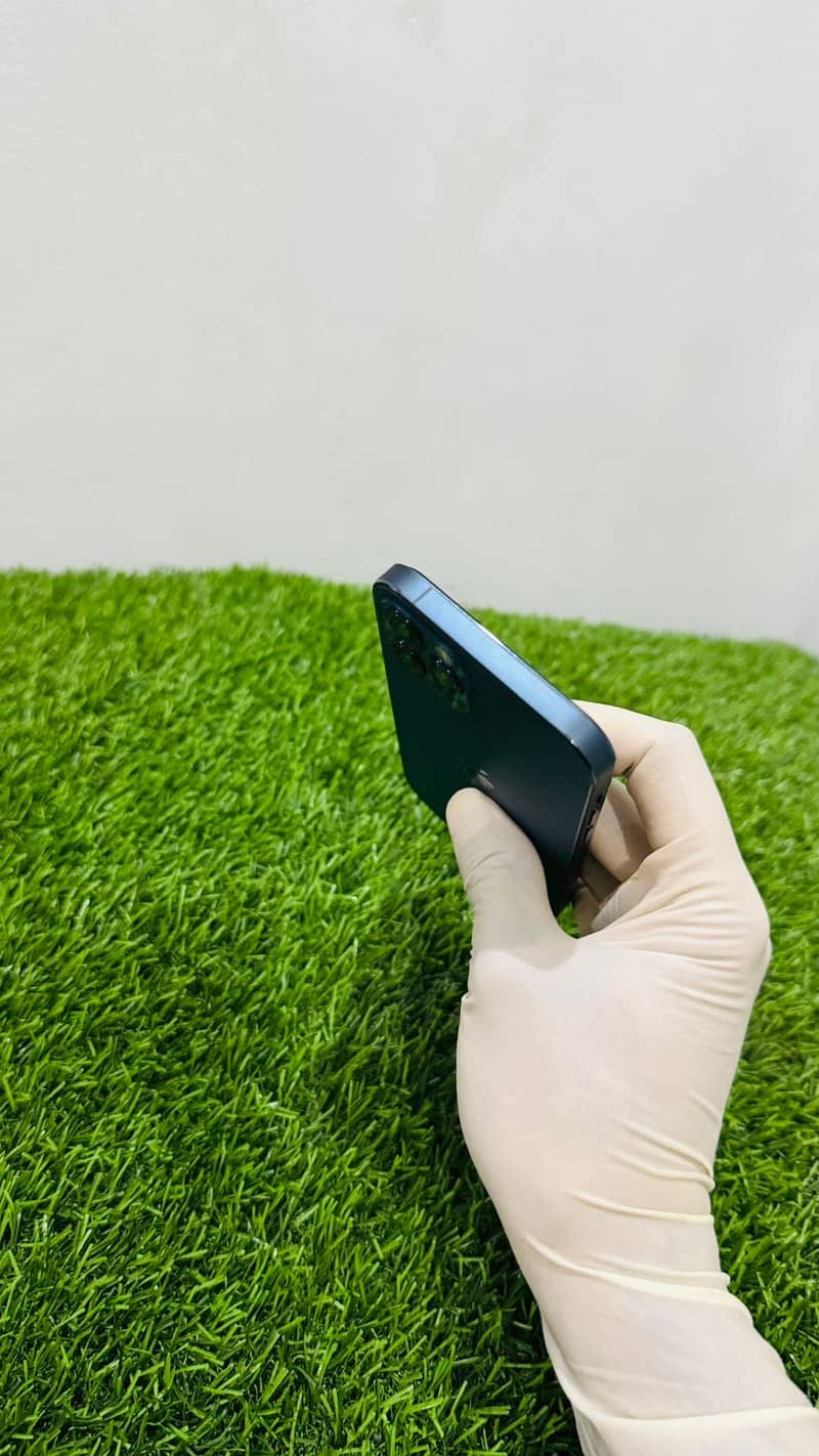 Apple iPhone 12 Pro 4