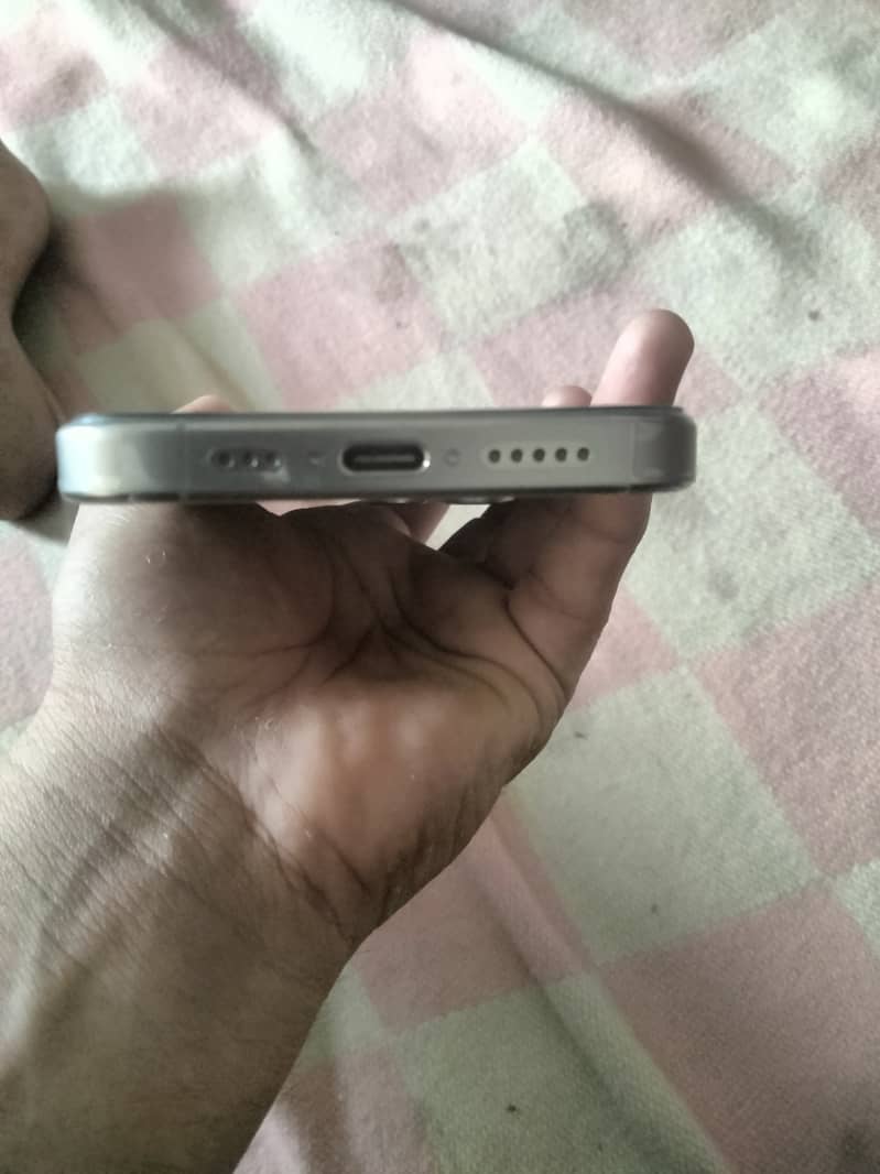 Apple iPhone 15 Pro 3