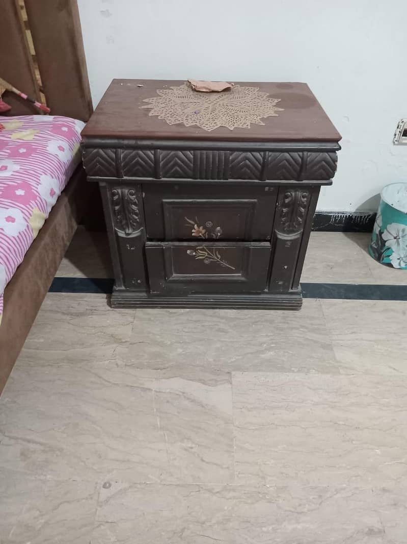 Bed set with 2 side tables 2