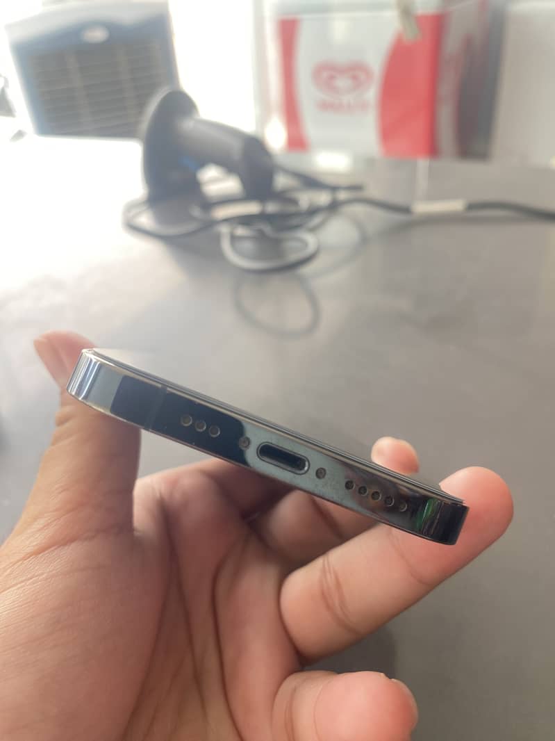 Apple iPhone 12 Pro 2