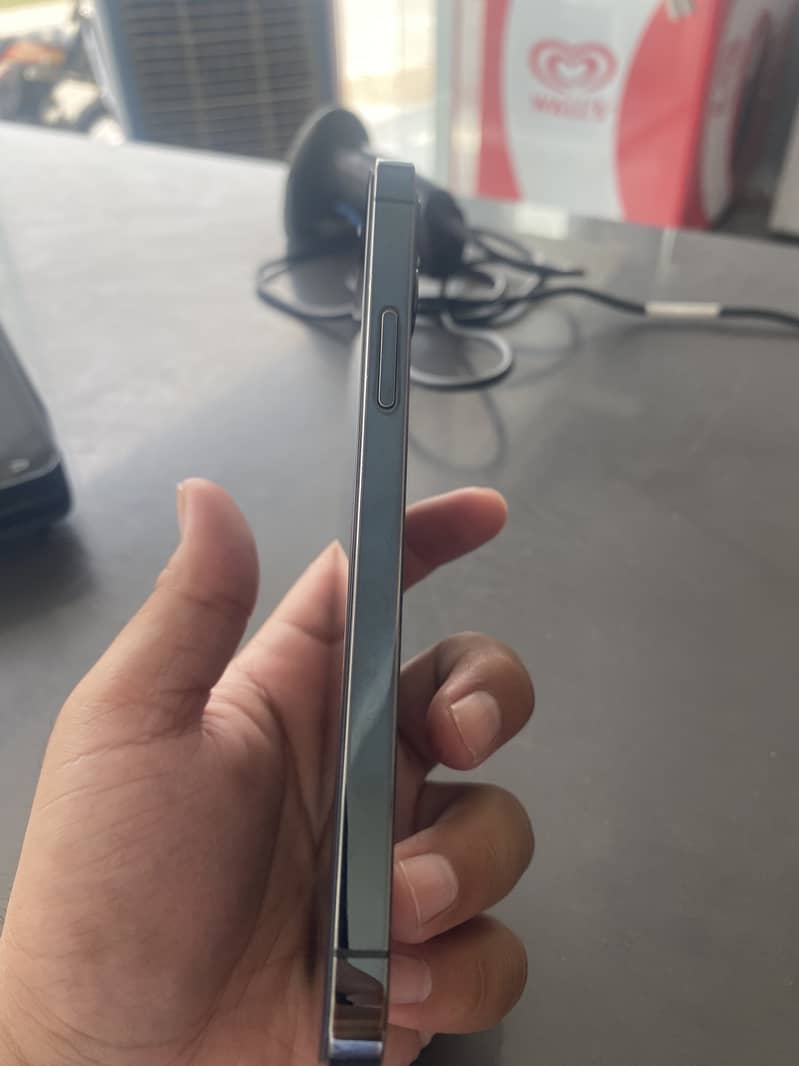 Apple iPhone 12 Pro 3