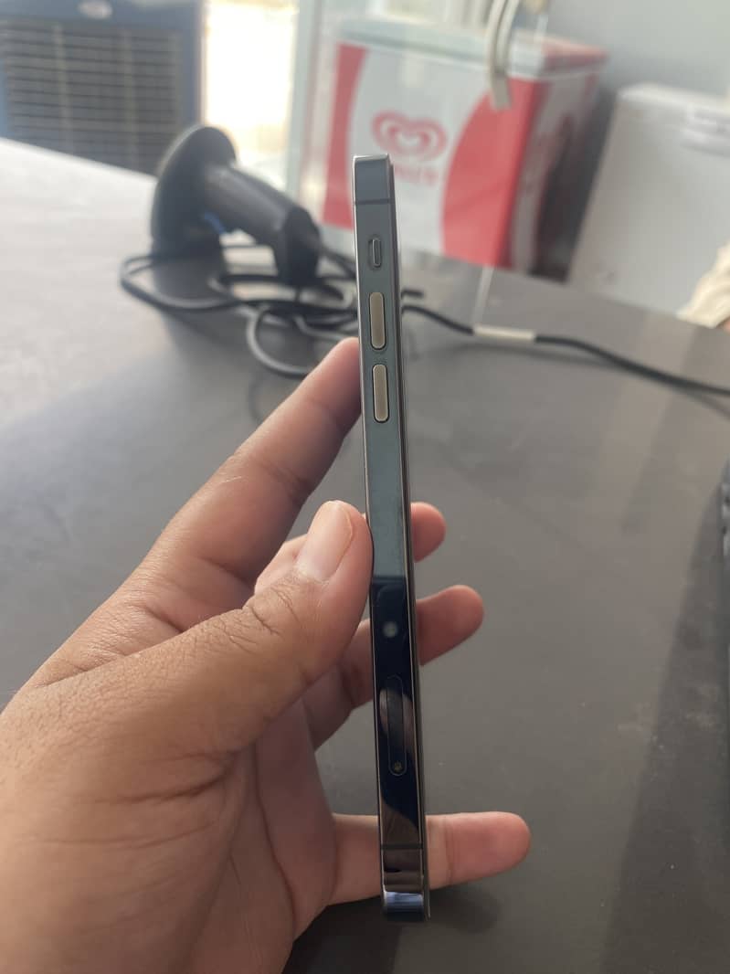 Apple iPhone 12 Pro 4