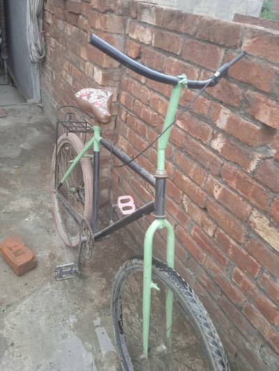 26 Inch Used Cycle Green Black - Carrier Wali - Lahore