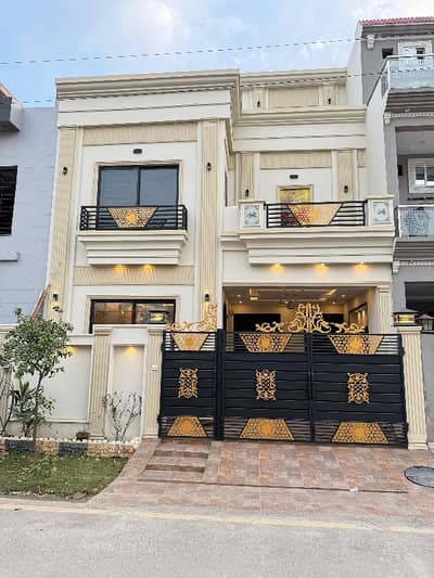 Prime Location House Of 5 Marla Is Available For Sale In Park View City - Crystal Block