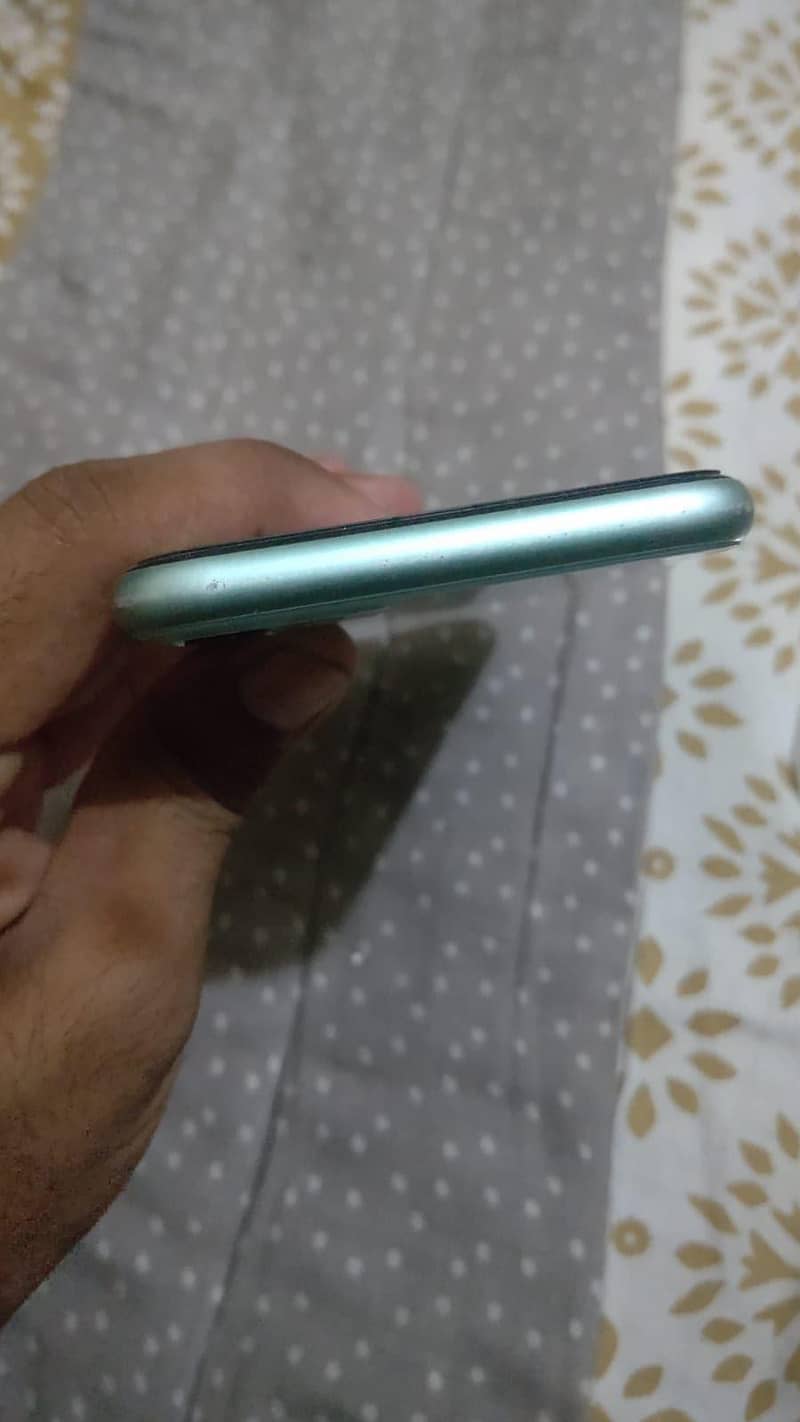 Apple iPhone 11 3