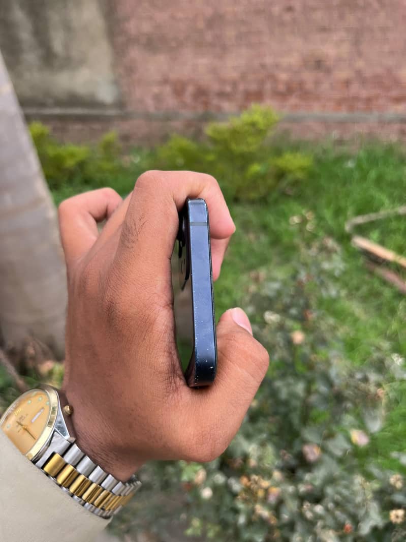 Apple iPhone 12 2