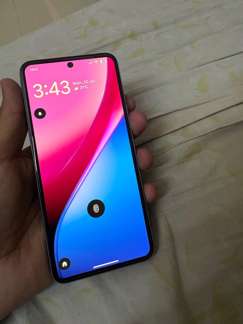 Google Pixel 8 4