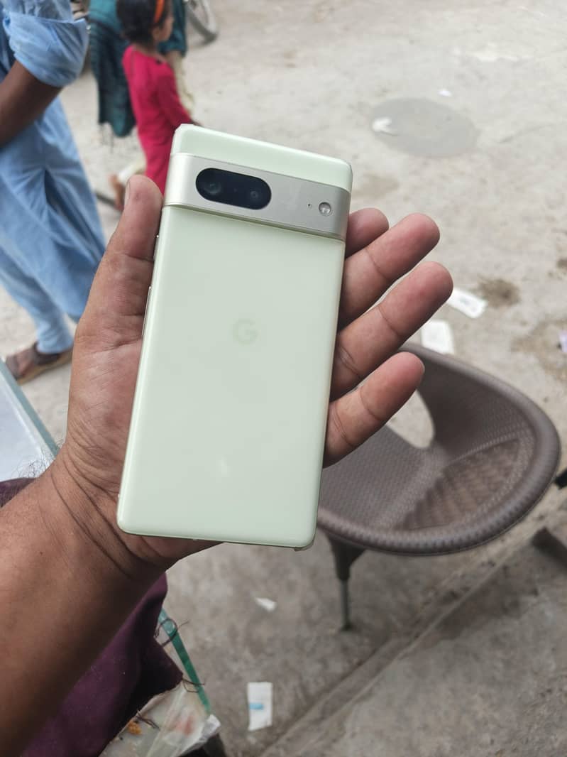 Google Pixel 7 4