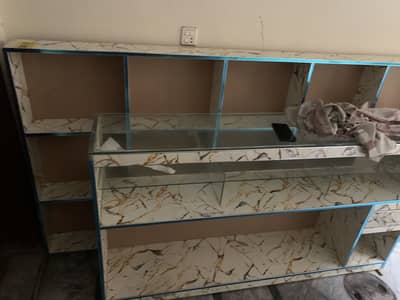 counter and shelf crack