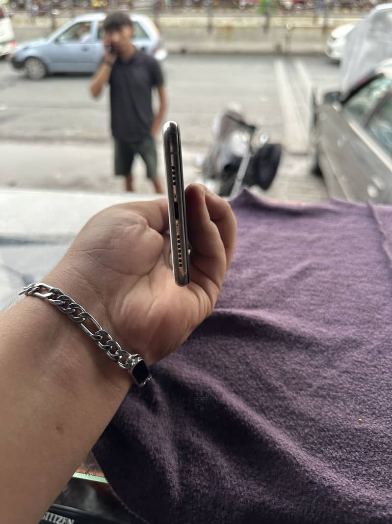 Iphone xs max 4