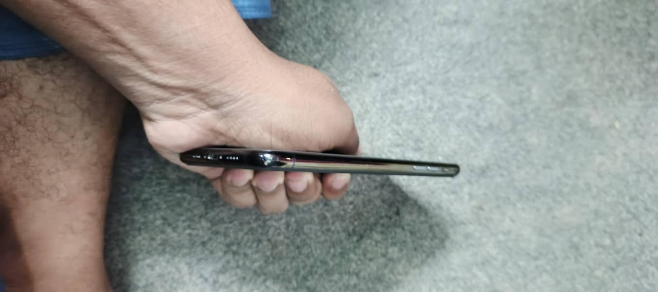 iPhone 11 Pro Max 1