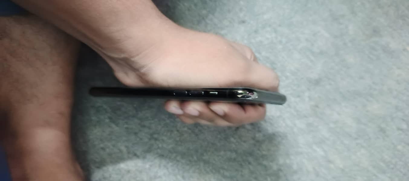 iPhone 11 Pro Max 4