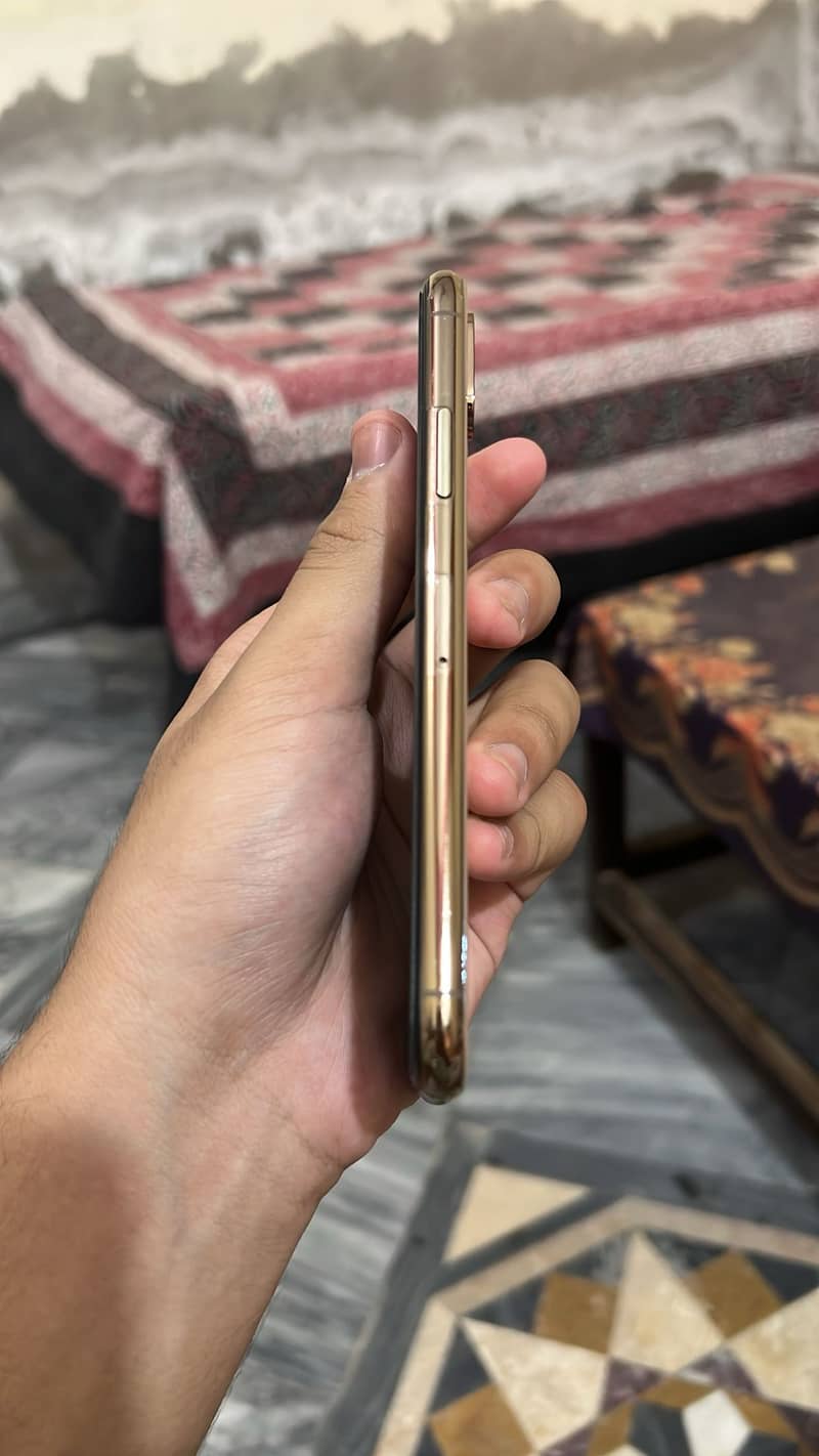 Iphone xs 4