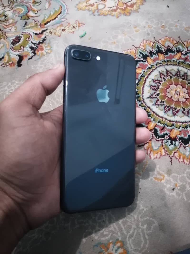 Apple iPhone 8 Plus 0