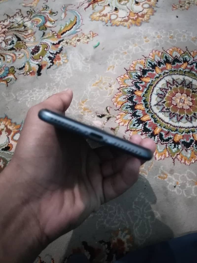 Apple iPhone 8 Plus 1
