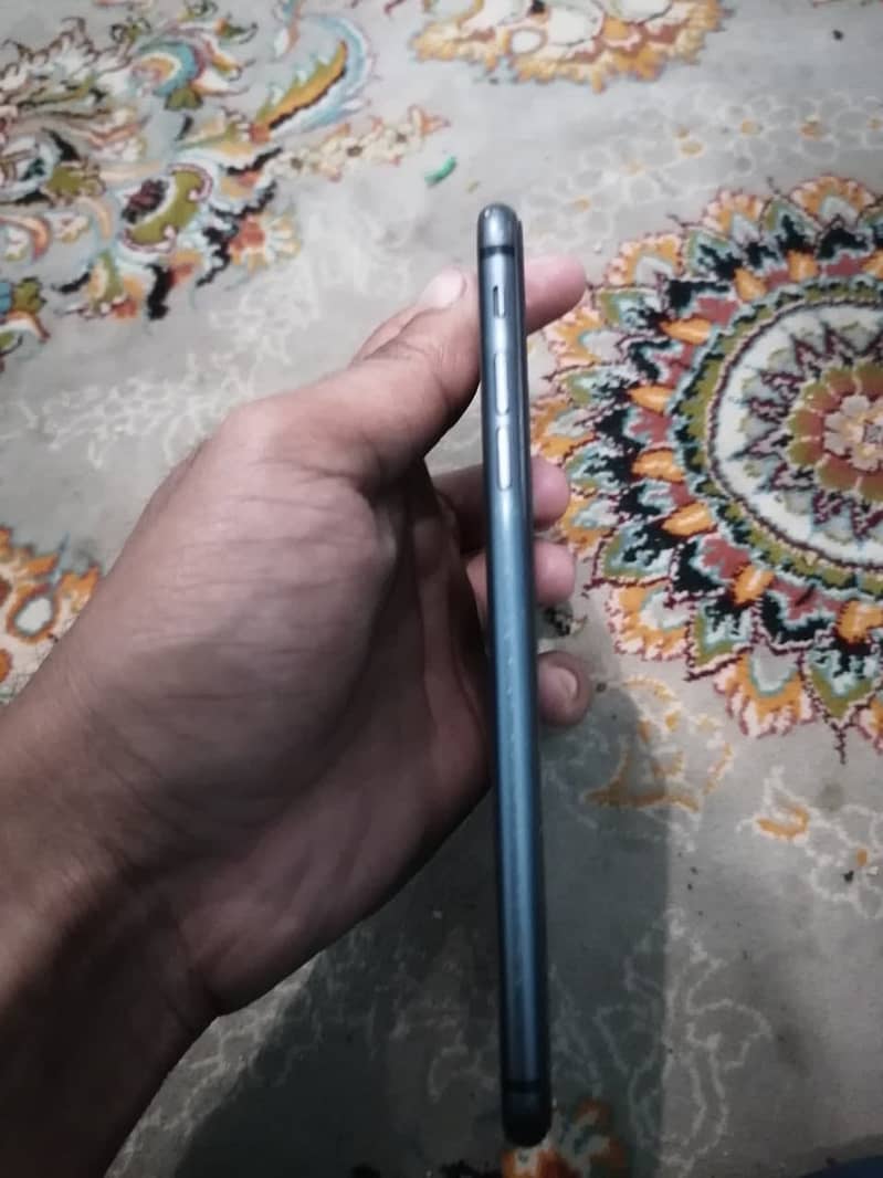 Apple iPhone 8 Plus 3