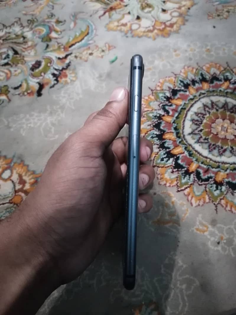 Apple iPhone 8 Plus 5