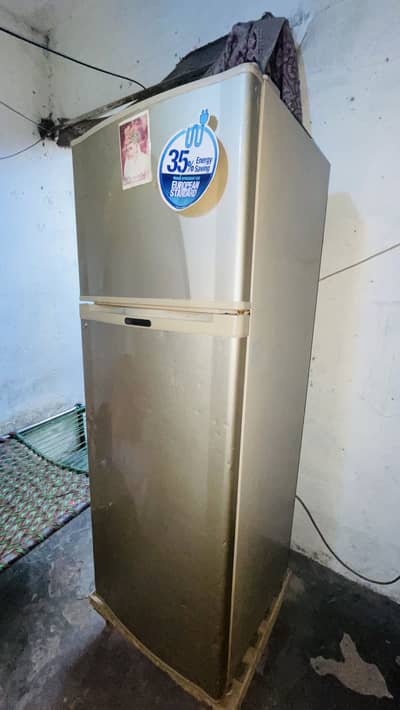 Urgent Sale Dawlance Inverter Refrigerator in low price