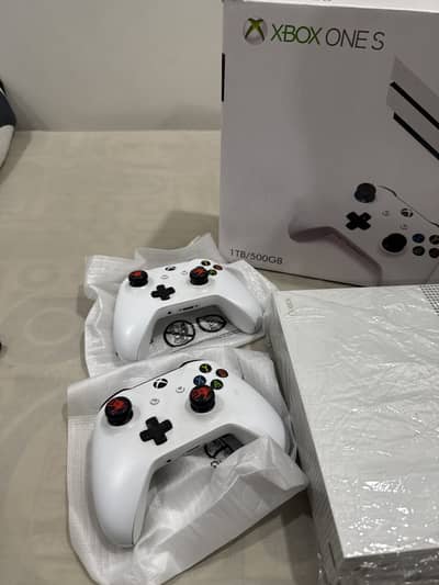 X box One S 1tb with 2 controllers