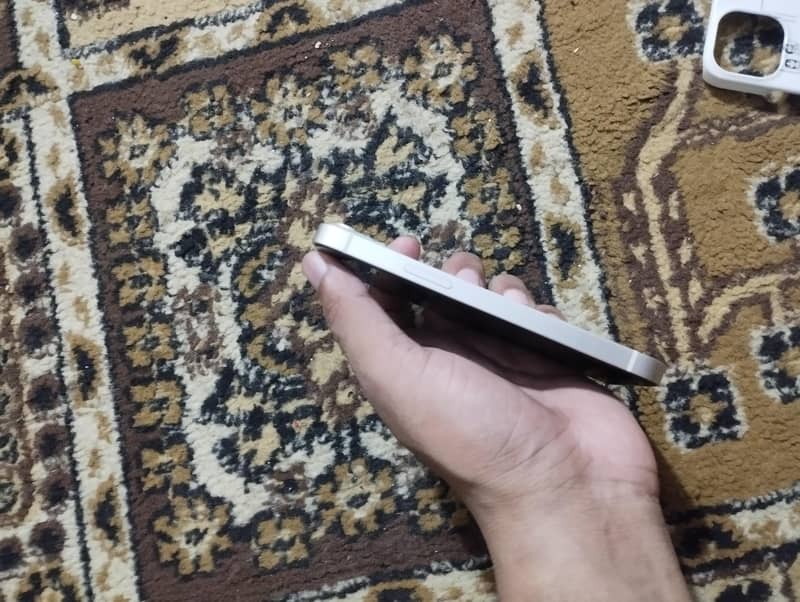 Apple iPhone 13 mini 9