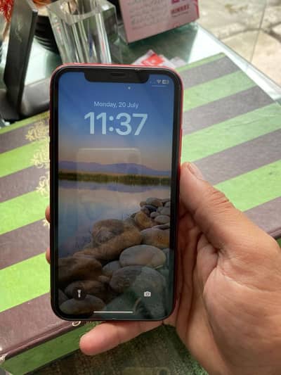 iphone XR bhtreen condition mn hai. 64 GB bettry health 80