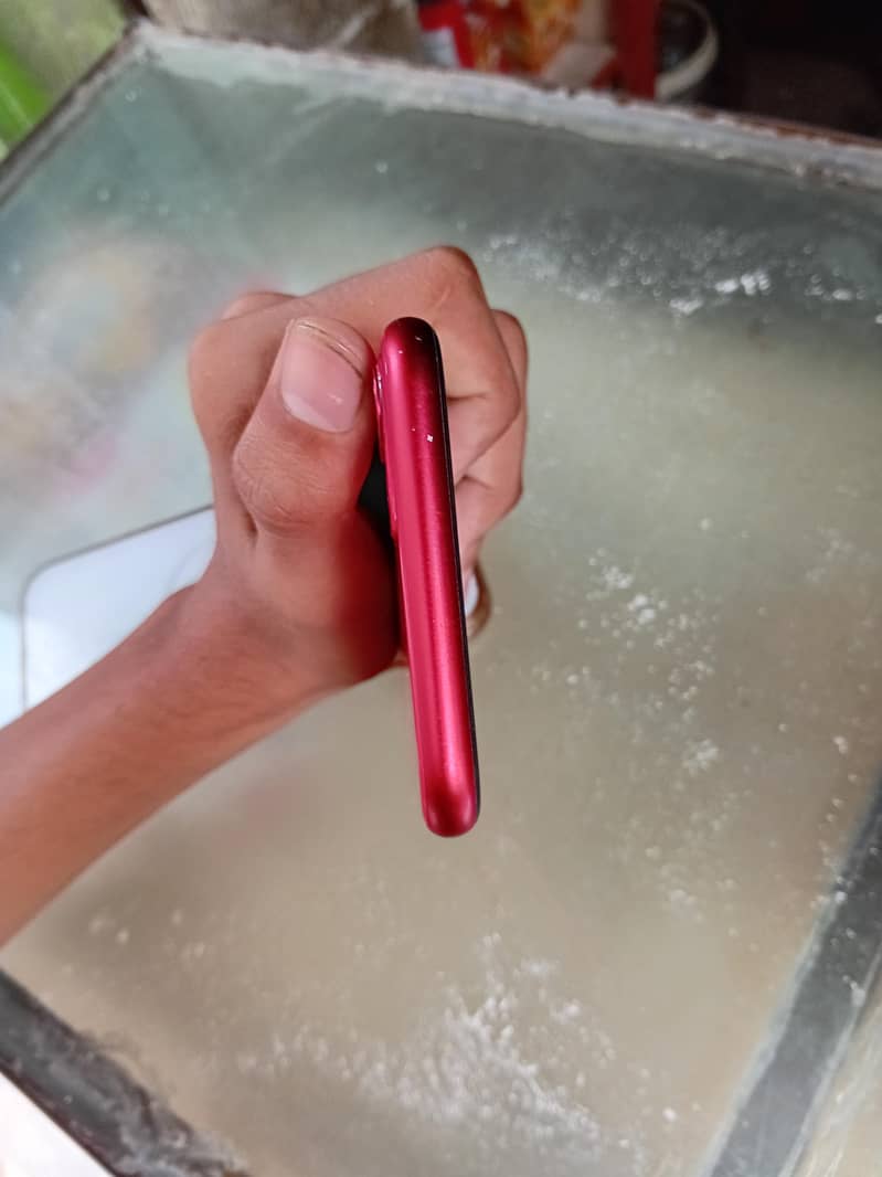 Apple iPhone 11 4
