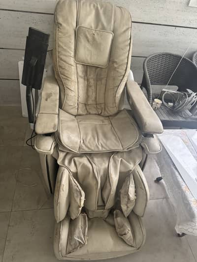 Massaging chair