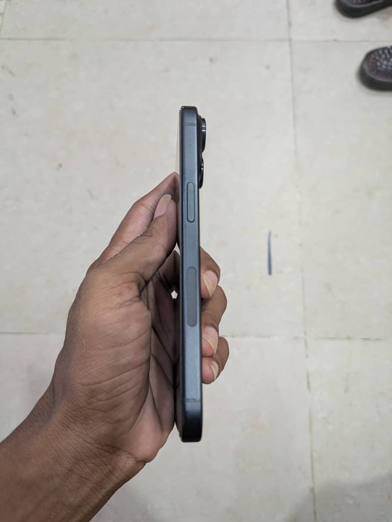 Apple iPhone 15 4