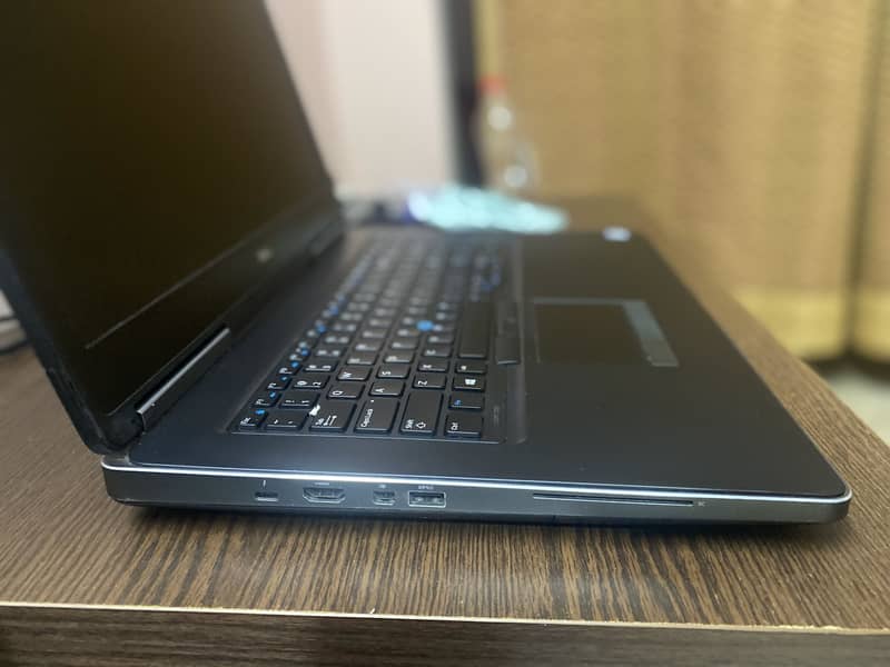 DELL precision 7720 5
