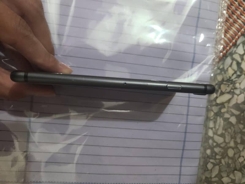 Apple iPhone 8 3