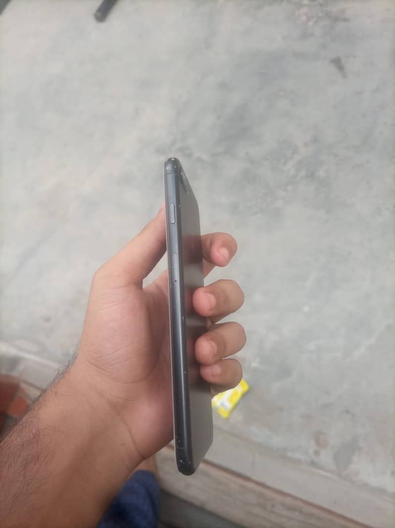 Apple iPhone 7 Plus 1