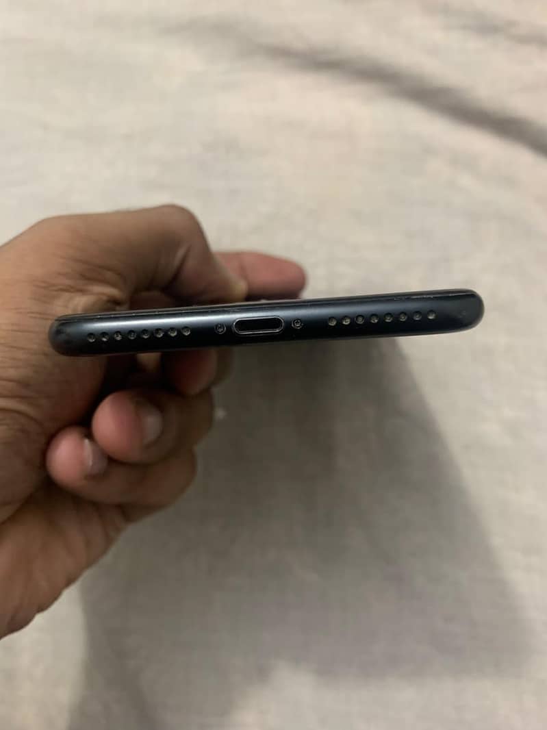 Apple iPhone 7 Plus 2