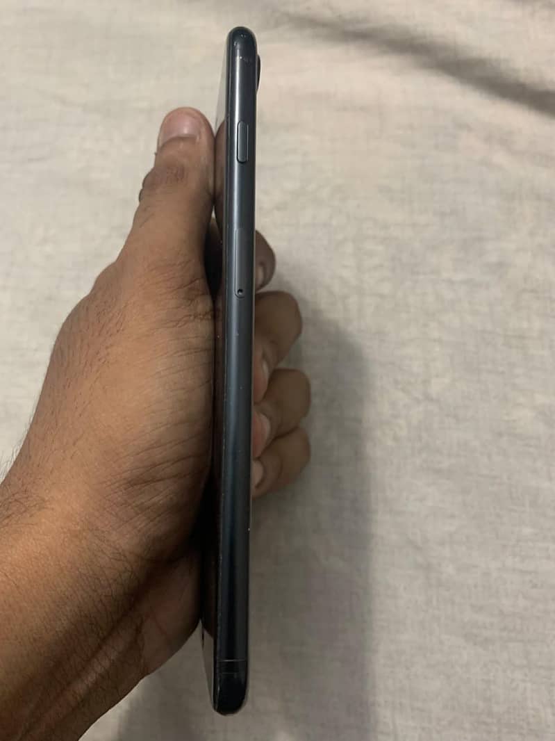 Apple iPhone 7 Plus 3
