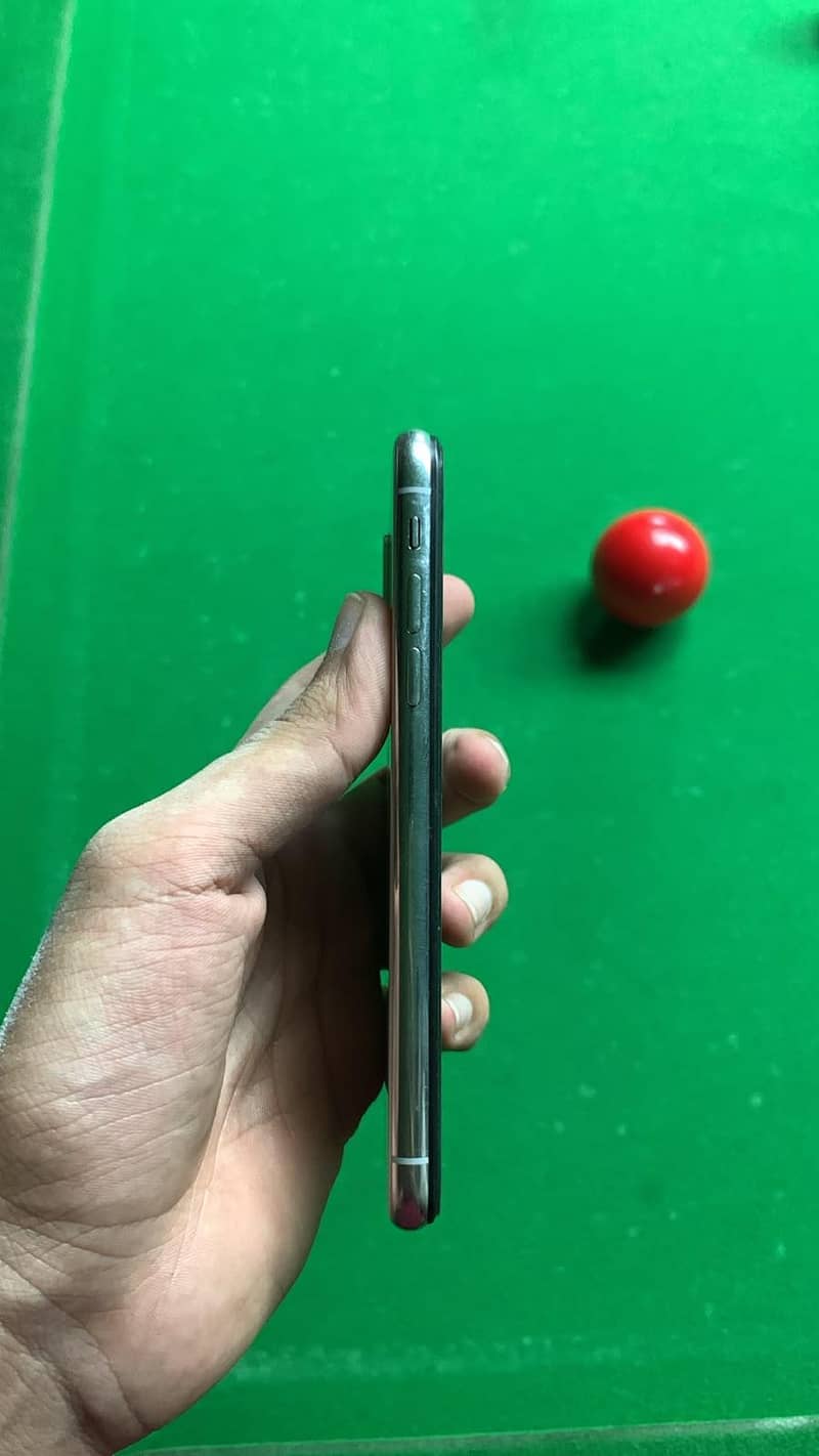 Apple iPhone X 3