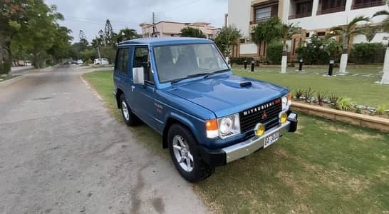 Dr (R) Officer's Used Outclass Mitsubishi Pajero 88 Diesel Turbo 4x4