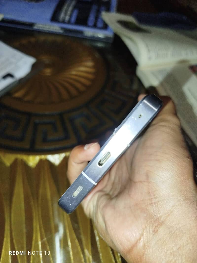 Sharp Aquos R7. 1