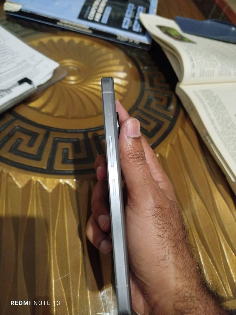 Sharp Aquos R7. 2