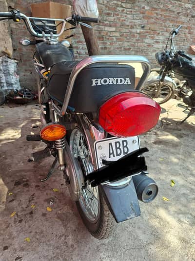 Honda 125 — 7 Aug 2020 model total Genuine condition