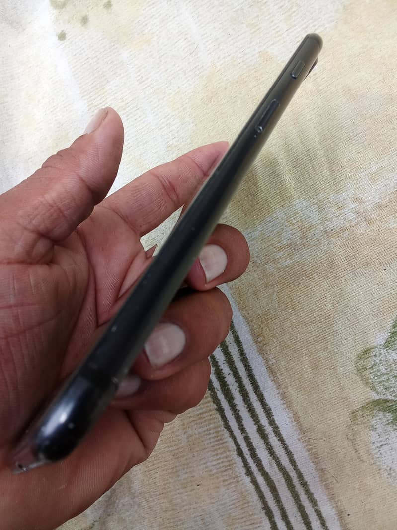 Apple iPhone 7 Plus 2