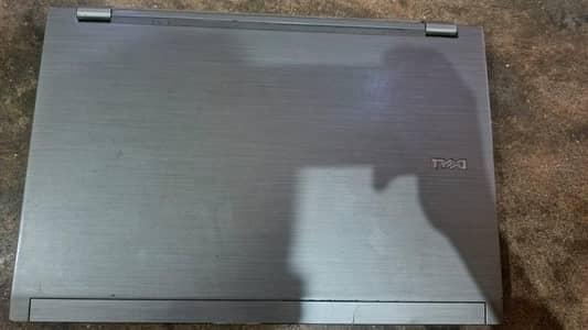 CORE I7 GENERATION 1 DELL LATTITUDE 8 GB RAM. AND 320 GB HARD DISK