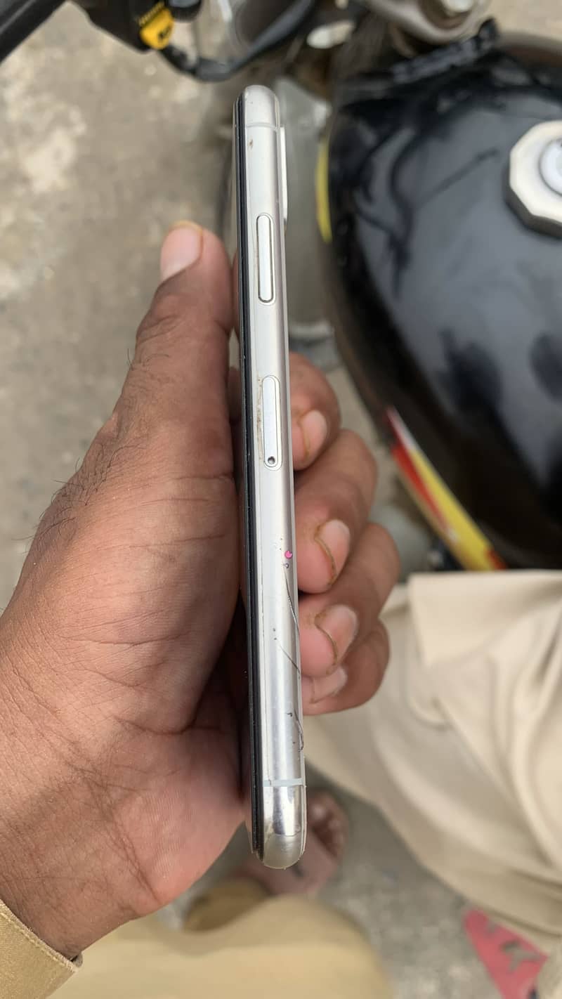Apple iPhone X 3